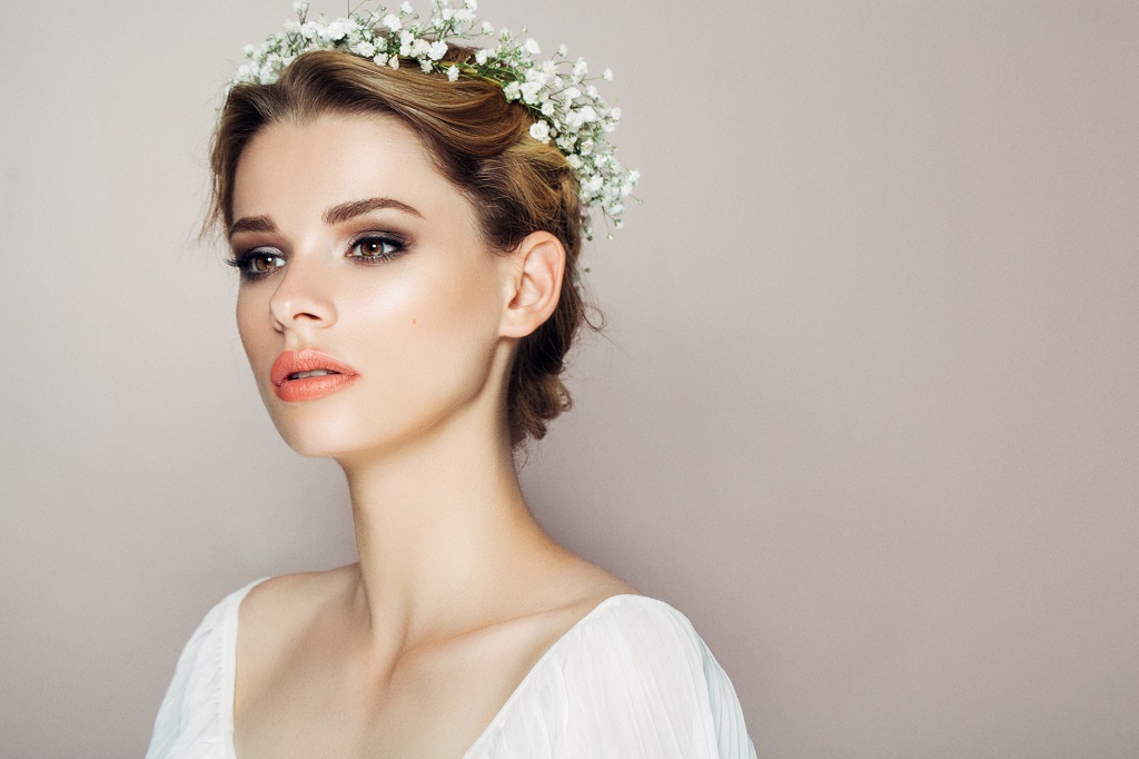 Braut mit Hochsteckfrisur und Blumengesteck Pretty Woman Erkelenz
